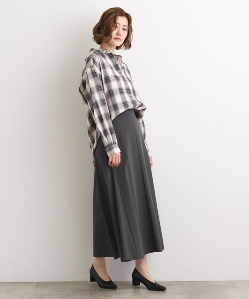 grove（グローブ）の「もっちりナイロンストレッチトラペーズスカート（スカート・レディース・こしょう色系/スミクロ/グリーン系・02/03/05/04/01）」の4枚目の写真