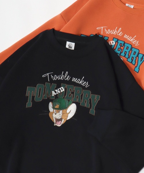Tom&Jerry(トムアンドジェリー)の「Tom and Jerry/トムとジェリー オーバーサイズ 裏起毛 カレッジロゴ アップリケ刺繍 スウェットトレーナー(スウェット・レディース・アイボリー/ブラック/ベージュ/オレンジ/アッシュグレー/ブルー/ワイン/ブラウン・L/M)」の1枚目の写真
