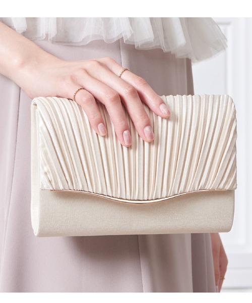 Cupid Heart（キューピッドハート）の「【Cupid Heart】結婚式用！ラメプリーツサテンクラッチバッグ（クラッチバッグ・レディース・ブラック/シルバー/ベージュ・MEDIUM）」の3枚目の写真