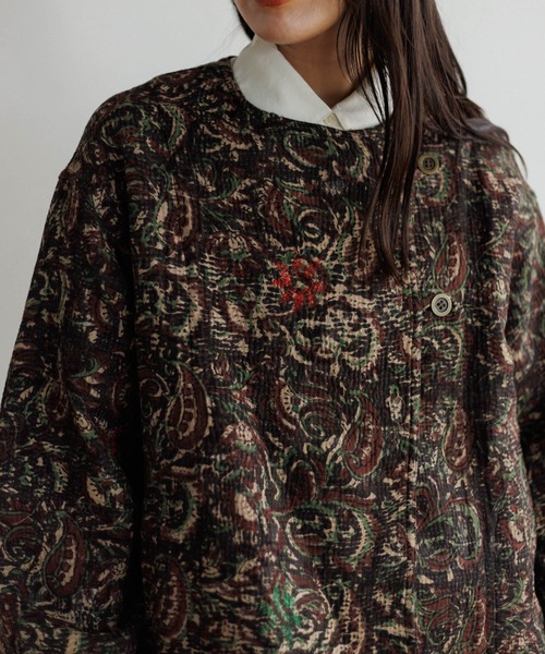 AMERICAN RAG CIE（アメリカンラグシー）の「LEIN Kanthaブロックプリントダブルジャケット（ノーカラージャケット・レディース・ブラウン/ピンク・FREE）」の13枚目の写真