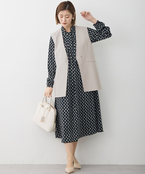 23区 S(ニジュウサンクチイサイサイズ)の「トリアセダブルジョーゼット ジレ(その他アウター・レディース・ブラック系/ネイビー系/ベージュ系・32)」の9枚目の写真