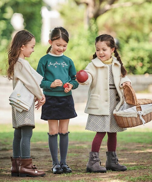 BeBe（ベベ）の「丸襟ボアショートコート（ステンカラーコート・キッズ・オフホワイト/ブルー・150cm/140cm/100cm/120cm/110cm/130cm）」の8枚目の写真