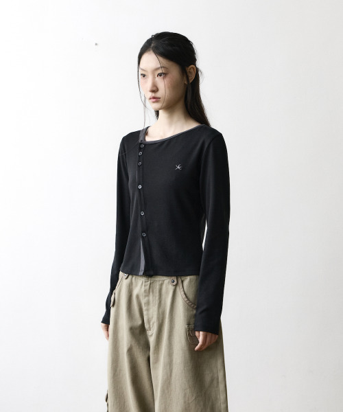 THECOLDESTMOMENT（ザコールデストモーメント）の「TCM twist button long sleeve (black)（Tシャツ/カットソー・レディース・その他・SMALL/MEDIUM）」の7枚目の写真