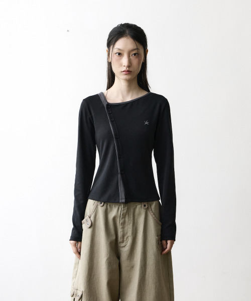 THECOLDESTMOMENT（ザコールデストモーメント）の「TCM twist button long sleeve (black)（Tシャツ/カットソー・レディース・その他・SMALL/MEDIUM）」の8枚目の写真