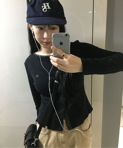 THECOLDESTMOMENT（ザコールデストモーメント）の「TCM twist button long sleeve (black)（Tシャツ/カットソー・レディース・その他・SMALL/MEDIUM）」の12枚目の写真