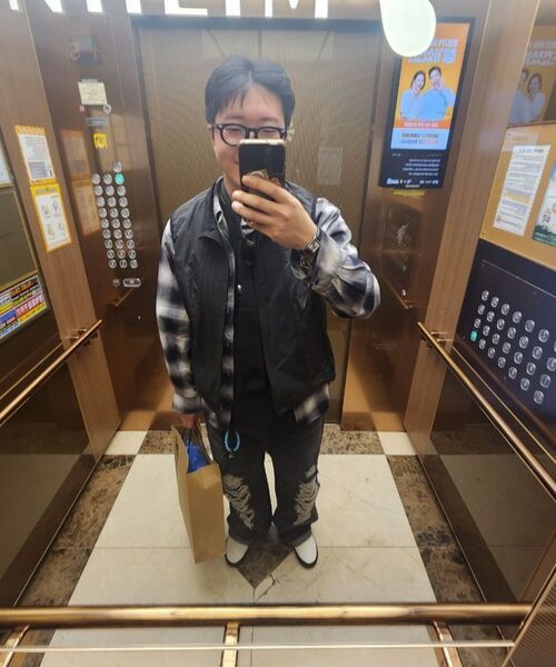 MUSINSA STANDARD（ムシンサスタンダード）の「フロントデストロイドワイドデニムパンツ[ウォッシュドブラック]（デニムパンツ・メンズ・その他・26/27/28/29/30/31/32/33/34/36/38）」の5枚目の写真