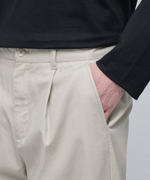 MUSINSA STANDARD（ムシンサスタンダード）の「ワンタックレギュラーフィットチノパンツ【ライトベージュ】（その他パンツ・メンズ・その他・40/38/33/26/27/28/29/42/36/34/32/30/31）」の5枚目の写真