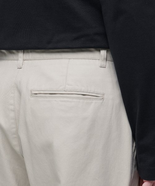 MUSINSA STANDARD（ムシンサスタンダード）の「ワンタックレギュラーフィットチノパンツ【ライトベージュ】（その他パンツ・メンズ・その他・40/38/33/26/27/28/29/42/36/34/32/30/31）」の6枚目の写真
