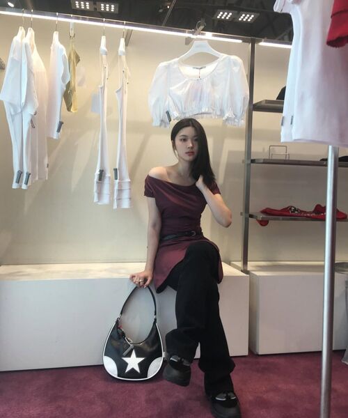YOUHEE(ユヒ)の「STAR LEATHER HOBO BAG BLACK(ショルダーバッグ・レディース・その他・FREE)」の12枚目の写真