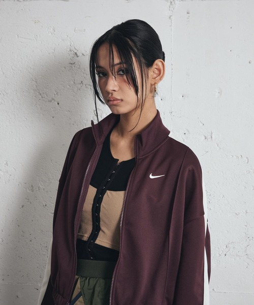 NIKE（ナイキ）の「ナイキ スポーツウェア ウィメンズ トラックジャケット / Nike Sportswear Women's Track Jacket IM7445-652 Burgundy Crush（ブルゾン・レディース・バーガンディー・S/XS/L/M/XL）」の4枚目の写真