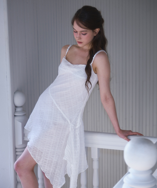 ROSEFRANTZ（ロゼフランツ）の「Drape Unbalance Mini Dress [White]（ワンピース・レディース・ホワイト・OS）」の3枚目の写真