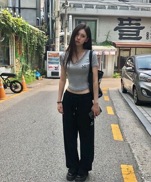 MUCENT（ムセント）の「サニアレースVネック半袖Tシャツ（3カラー）（Tシャツ/カットソー・レディース・ブラック/グレー/アイボリー・FREE）」の19枚目の写真