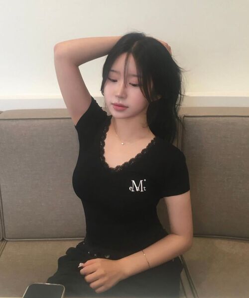 MUCENT（ムセント）の「サニアレースVネック半袖Tシャツ（3カラー）（Tシャツ/カットソー・レディース・ブラック/グレー/アイボリー・FREE）」の12枚目の写真