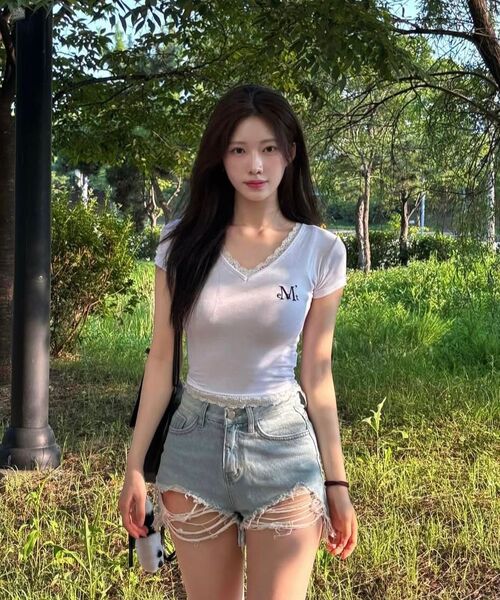 MUCENT（ムセント）の「サニアレースVネック半袖Tシャツ（3カラー）（Tシャツ/カットソー・レディース・ブラック/グレー/アイボリー・FREE）」の7枚目の写真