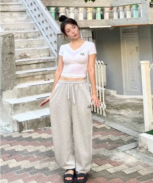 MUCENT（ムセント）の「サニアレースVネック半袖Tシャツ（3カラー）（Tシャツ/カットソー・レディース・ブラック/グレー/アイボリー・FREE）」の5枚目の写真