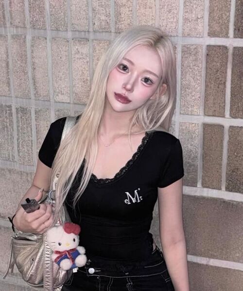 MUCENT（ムセント）の「サニアレースVネック半袖Tシャツ（3カラー）（Tシャツ/カットソー・レディース・ブラック/グレー/アイボリー・FREE）」の4枚目の写真