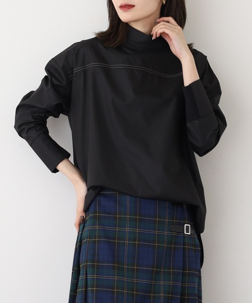 Anna Nicola（アンナニコラ）の「Anna Nicola バックボタンディテールブラウス（シャツ/ブラウス・レディース・ベージュ/ブラック・38）」の2枚目の写真
