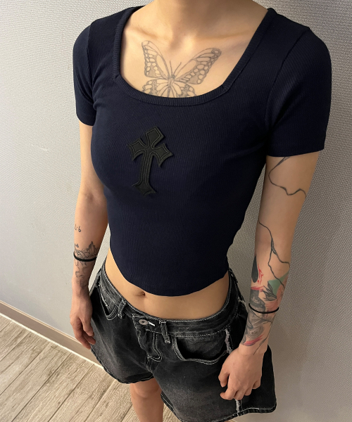 BORN SLIPPY（ボーンスリッピー）の「Cross Square Neck T-shirt (Navy)（Tシャツ/カットソー・レディース・その他・FREE）」の6枚目の写真