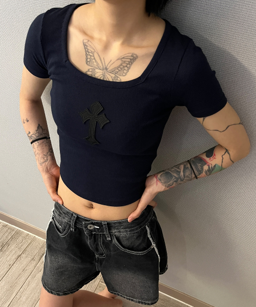 BORN SLIPPY（ボーンスリッピー）の「Cross Square Neck T-shirt (Navy)（Tシャツ/カットソー・レディース・その他・FREE）」の11枚目の写真