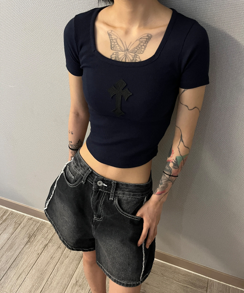 BORN SLIPPY（ボーンスリッピー）の「Cross Square Neck T-shirt (Navy)（Tシャツ/カットソー・レディース・その他・FREE）」の12枚目の写真