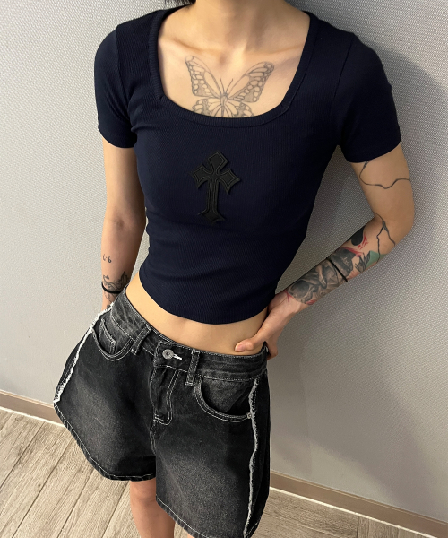 BORN SLIPPY（ボーンスリッピー）の「Cross Square Neck T-shirt (Navy)（Tシャツ/カットソー・レディース・その他・FREE）」の13枚目の写真