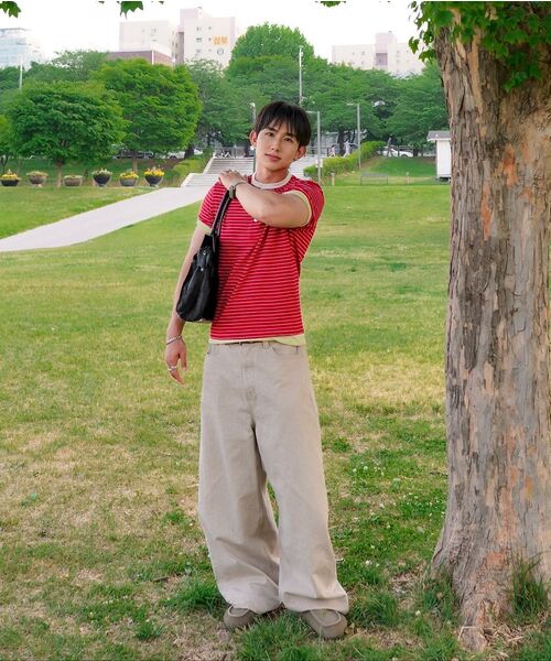 NOUN(ノウン)の「wide curved denim pants (sand beige)(デニムパンツ・メンズ・その他・0/1/2)」の3枚目の写真