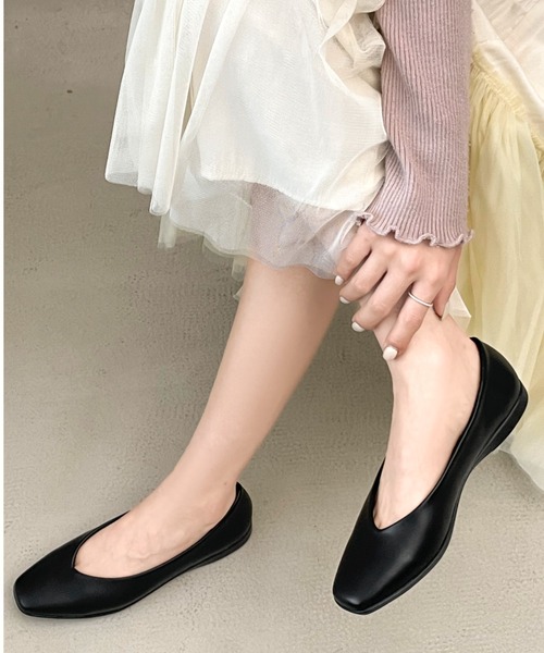 Shoes in Closet(シューズインクローゼット)の「【やわらか 軽い】スクエア Vカット ベーシック フラット パンプス 3027(パンプス・レディース・グレイッシュベージュ/ブラック・24.5cm/24.0cm/23.5cm/23.0cm/22.5cm/25.0cm/22.0cm)」の7枚目の写真