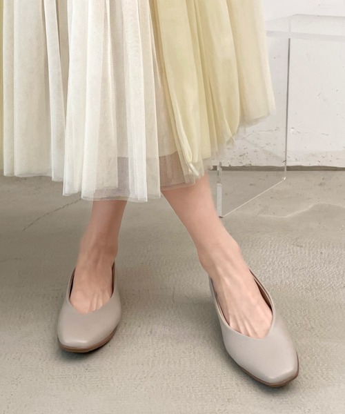 Shoes in Closet(シューズインクローゼット)の「【やわらか 軽い】スクエア Vカット ベーシック フラット パンプス 3027(パンプス・レディース・グレイッシュベージュ/ブラック・24.5cm/24.0cm/23.5cm/23.0cm/22.5cm/25.0cm/22.0cm)」の14枚目の写真