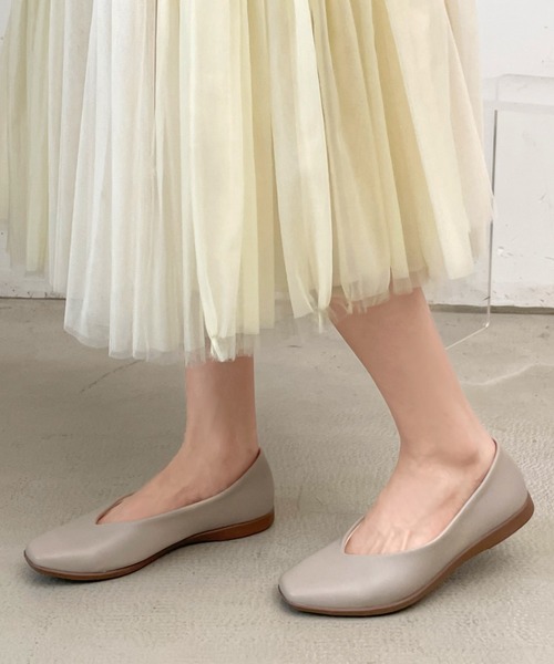 Shoes in Closet(シューズインクローゼット)の「【やわらか 軽い】スクエア Vカット ベーシック フラット パンプス 3027(パンプス・レディース・グレイッシュベージュ/ブラック・24.5cm/24.0cm/23.5cm/23.0cm/22.5cm/25.0cm/22.0cm)」の15枚目の写真