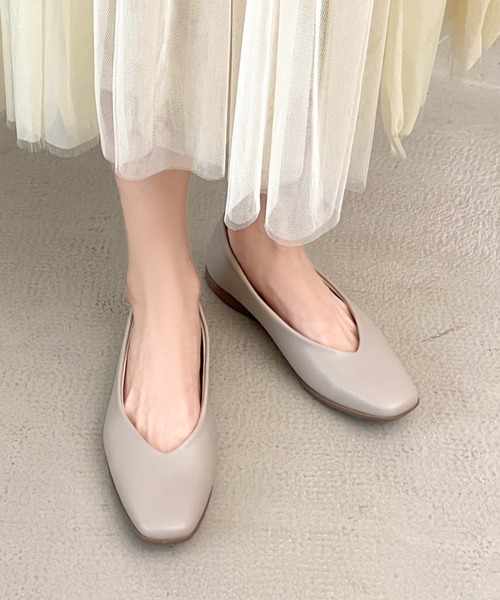 Shoes in Closet(シューズインクローゼット)の「【やわらか 軽い】スクエア Vカット ベーシック フラット パンプス 3027(パンプス・レディース・グレイッシュベージュ/ブラック・24.5cm/24.0cm/23.5cm/23.0cm/22.5cm/25.0cm/22.0cm)」の17枚目の写真