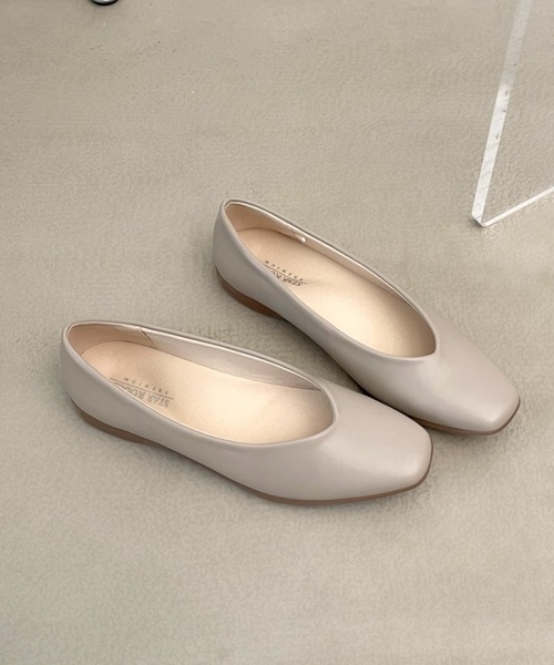 Shoes in Closet(シューズインクローゼット)の「【やわらか 軽い】スクエア Vカット ベーシック フラット パンプス 3027(パンプス・レディース・グレイッシュベージュ/ブラック・24.5cm/24.0cm/23.5cm/23.0cm/22.5cm/25.0cm/22.0cm)」の19枚目の写真