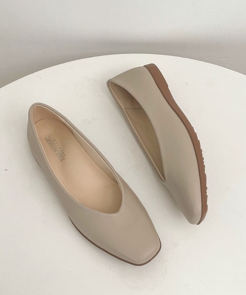 Shoes in Closet(シューズインクローゼット)の「【やわらか 軽い】スクエア Vカット ベーシック フラット パンプス 3027(パンプス・レディース・グレイッシュベージュ/ブラック・24.5cm/24.0cm/23.5cm/23.0cm/22.5cm/25.0cm/22.0cm)」の18枚目の写真