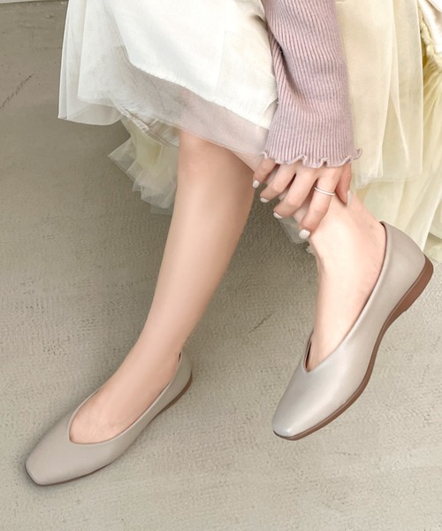Shoes in Closet(シューズインクローゼット)の「【やわらか 軽い】スクエア Vカット ベーシック フラット パンプス 3027(パンプス・レディース・グレイッシュベージュ/ブラック・24.5cm/24.0cm/23.5cm/23.0cm/22.5cm/25.0cm/22.0cm)」の16枚目の写真
