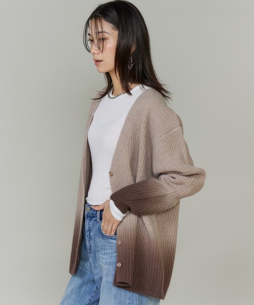 INED（イネド）の「グラデーションカーディガン《YVON》（ニット/セーター・レディース・ブルー/ブラウン・9号）」の7枚目の写真