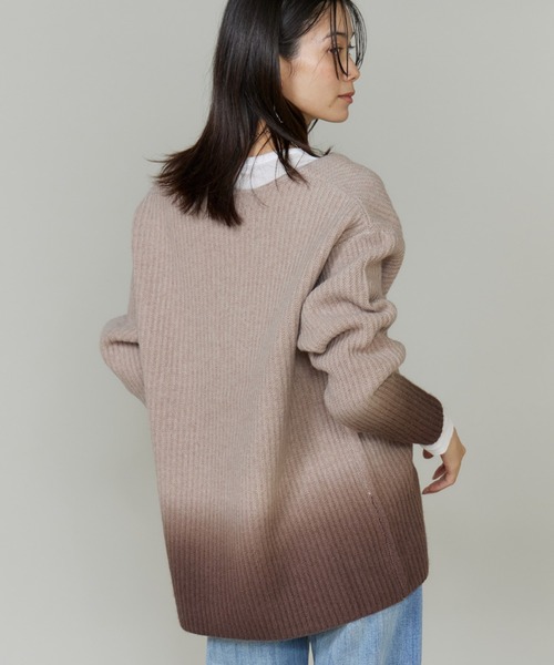 INED（イネド）の「グラデーションカーディガン《YVON》（ニット/セーター・レディース・ブルー/ブラウン・9号）」の8枚目の写真