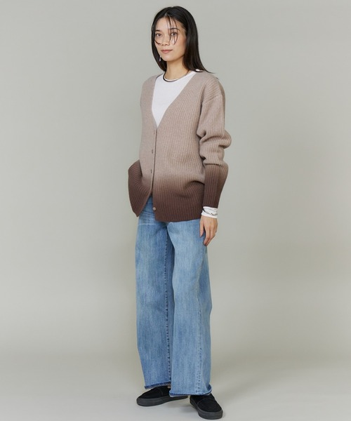 INED（イネド）の「グラデーションカーディガン《YVON》（ニット/セーター・レディース・ブルー/ブラウン・9号）」の11枚目の写真