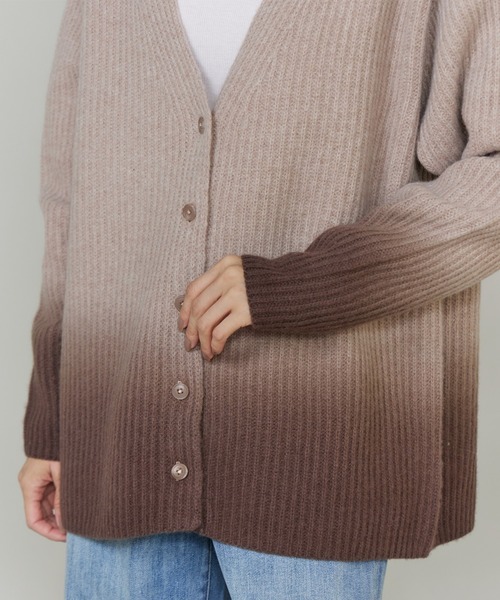 INED（イネド）の「グラデーションカーディガン《YVON》（ニット/セーター・レディース・ブルー/ブラウン・9号）」の15枚目の写真
