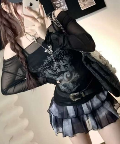 lilful(リルフル)の「【26年春夏新作】フロントデザイン シアーオフショルトップス(Tシャツ/カットソー・レディース・ブラック・S/M)」の6枚目の写真