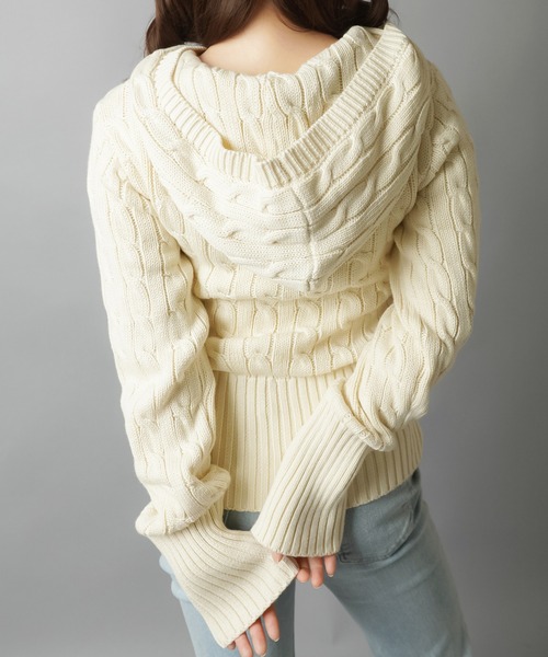 SPINNS（スピンズ）の「フード付きでこなれ感たっぷり★韓国っぽムード漂うケーブルニットカーデ（カーディガン/ボレロ・レディース・ボルドー/ネイビー/グレー/アイボリー・ONESIZE）」の19枚目の写真