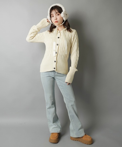 SPINNS（スピンズ）の「フード付きでこなれ感たっぷり★韓国っぽムード漂うケーブルニットカーデ（カーディガン/ボレロ・レディース・ボルドー/ネイビー/グレー/アイボリー・ONESIZE）」の21枚目の写真