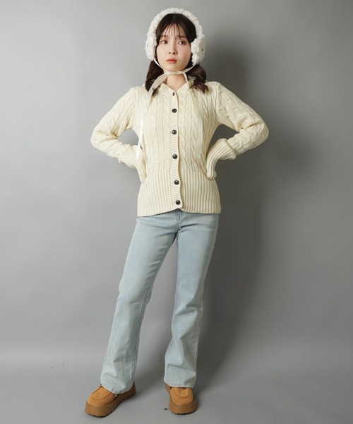 SPINNS（スピンズ）の「フード付きでこなれ感たっぷり★韓国っぽムード漂うケーブルニットカーデ（カーディガン/ボレロ・レディース・ボルドー/ネイビー/グレー/アイボリー・ONESIZE）」の11枚目の写真