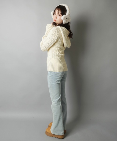 SPINNS（スピンズ）の「フード付きでこなれ感たっぷり★韓国っぽムード漂うケーブルニットカーデ（カーディガン/ボレロ・レディース・ボルドー/ネイビー/グレー/アイボリー・ONESIZE）」の12枚目の写真