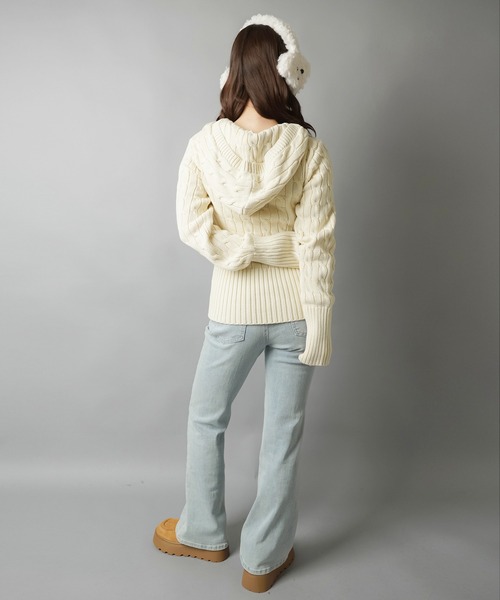 SPINNS（スピンズ）の「フード付きでこなれ感たっぷり★韓国っぽムード漂うケーブルニットカーデ（カーディガン/ボレロ・レディース・ボルドー/ネイビー/グレー/アイボリー・ONESIZE）」の13枚目の写真