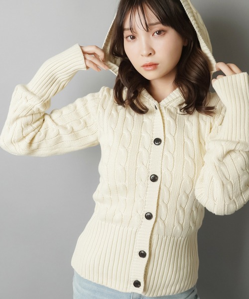 SPINNS（スピンズ）の「フード付きでこなれ感たっぷり★韓国っぽムード漂うケーブルニットカーデ（カーディガン/ボレロ・レディース・ボルドー/ネイビー/グレー/アイボリー・ONESIZE）」の20枚目の写真