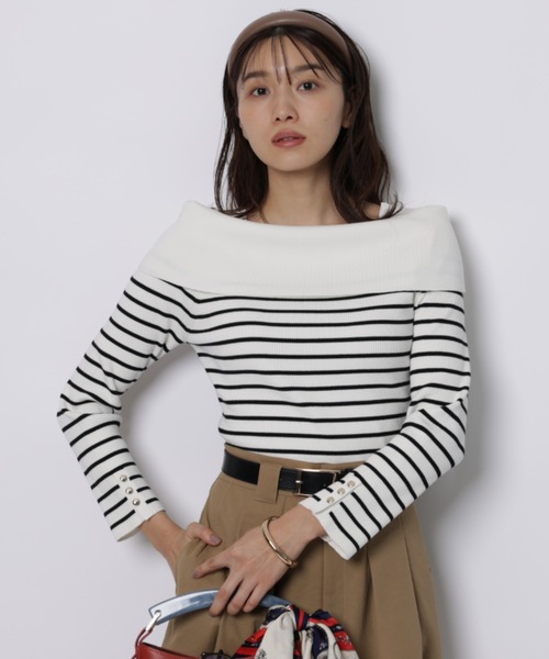 JUSGLITTY（ジャスグリッティー）の「ケープオフショルニット（ニット/セーター・レディース・ピンク系その他/ブラック系その他2/ホワイト/ミント/ブラック系その他・2）」の2枚目の写真