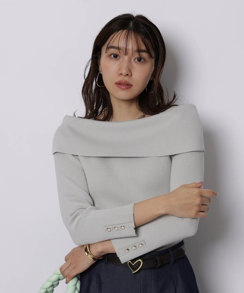 JUSGLITTY（ジャスグリッティー）の「ケープオフショルニット（ニット/セーター・レディース・ピンク系その他/ブラック系その他2/ホワイト/ミント/ブラック系その他・2）」の4枚目の写真