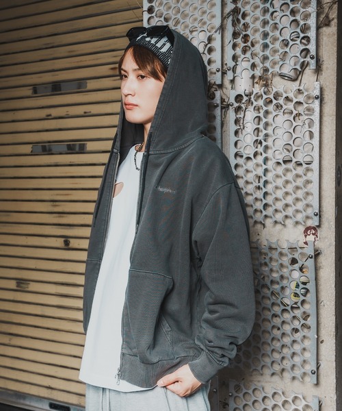 En serio TOKYO（エンソリオトーキョー）の「【SIDEWAYSTANCE】ピグメント裏毛ジップパーカー（パーカー・メンズ・ブラウン/ブラック・SMALL/MEDIUM/X-LARGE/LARGE）」の3枚目の写真