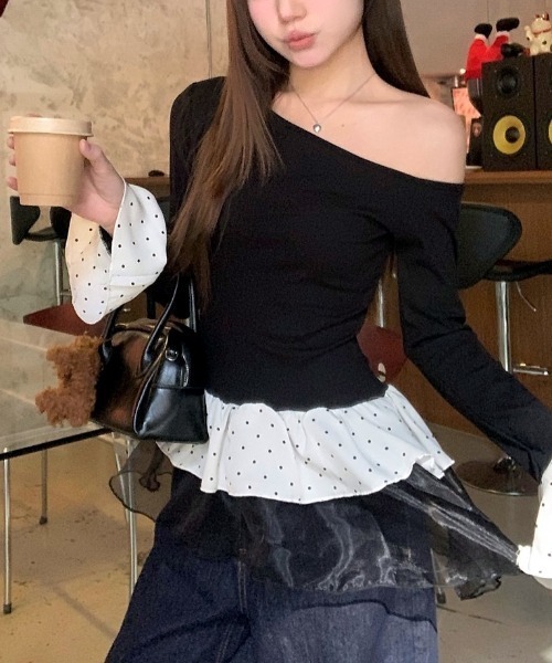 SHEENA(シーナ)の「ドットフリルティアードワンショルトップス(Tシャツ/カットソー・レディース・ライトブルー/ブラック・M)」の4枚目の写真