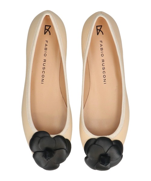 inter-chaussures（インターショシュール）の「【WEB先行予約】【FABIO RUSCONI】ラウンドトウフラットカメリアバレエ(F61513)（パンプス・レディース・アイボリー・35/36/37/38/39）」の2枚目の写真
