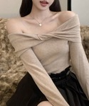 Mejoul（メジュール）の「【2026春夏新作】フロントツイストオフショルタイトリブニットトップス（ニット/セーター・F）」
